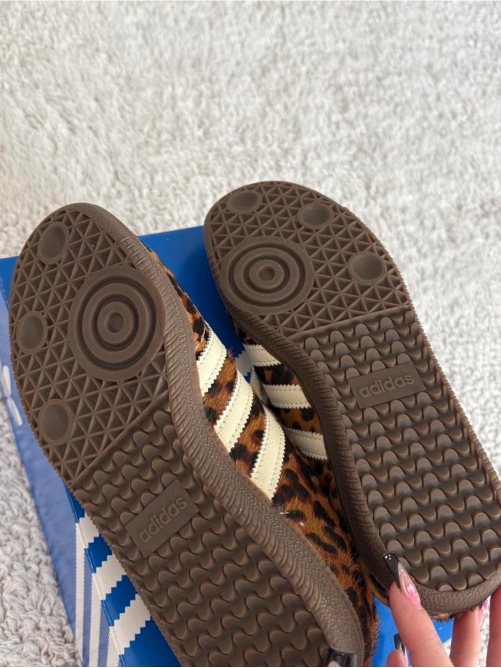 Adidas sambas women’s OG Leopard Print with Red Accents SIZE 5.5 ..brand new - Picture 5 of 6